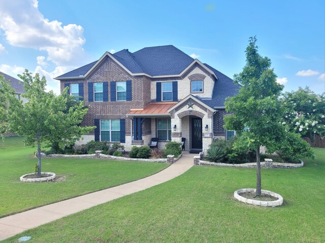 craftsman-style house featuring a front lawn