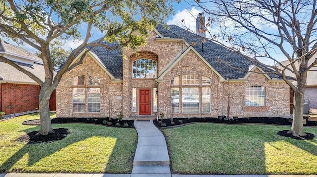 view of front of house featuring a front yard