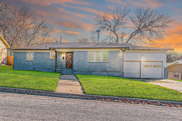 view of front of house featuring a garage and a yard