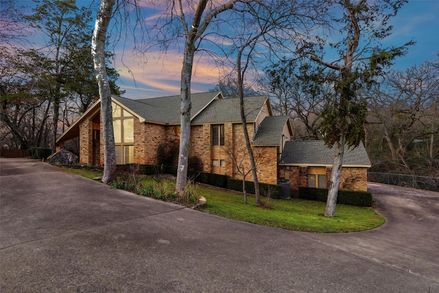 view of front of home featuring a yard