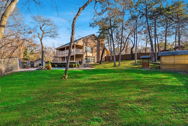 view of yard featuring a balcony