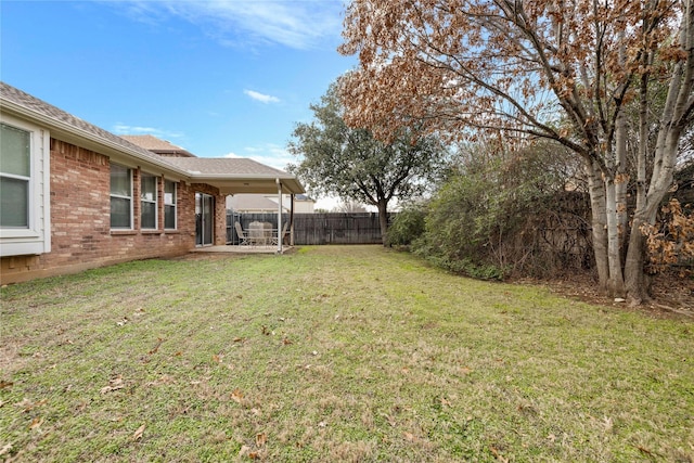 view of yard featuring fence