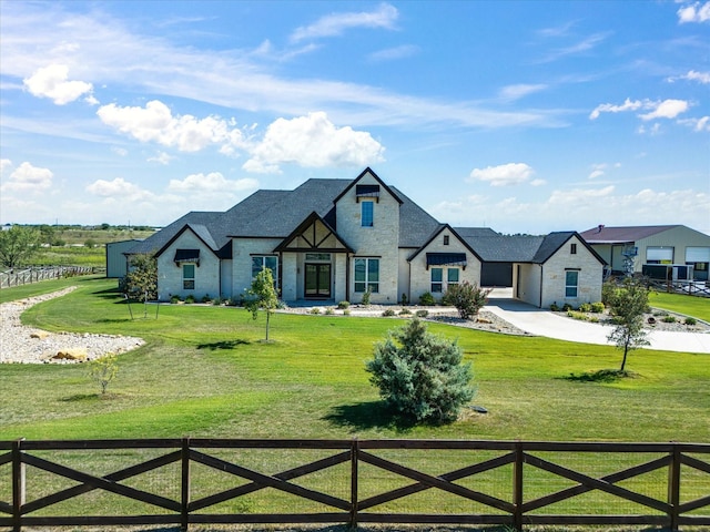 view of front of property featuring a front lawn