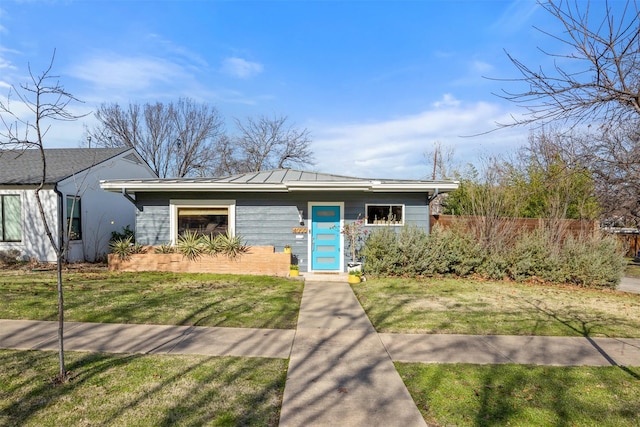 view of front of house with a front lawn