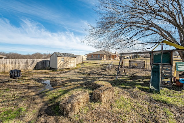 view of yard with a shed