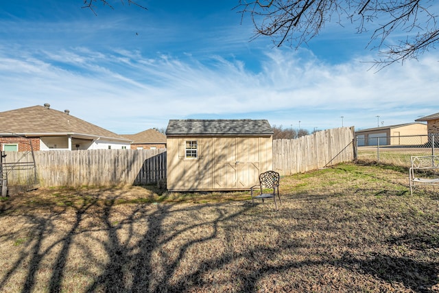 view of yard with a storage shed