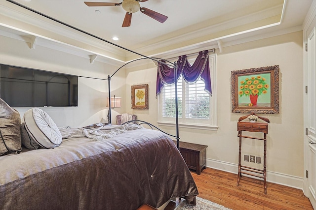 bedroom with crown molding, recessed lighting, a ceiling fan, wood finished floors, and baseboards