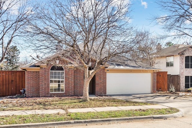 view of front property featuring a garage