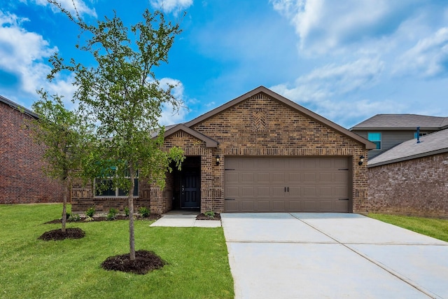 view of front of home featuring a front lawn and a garage