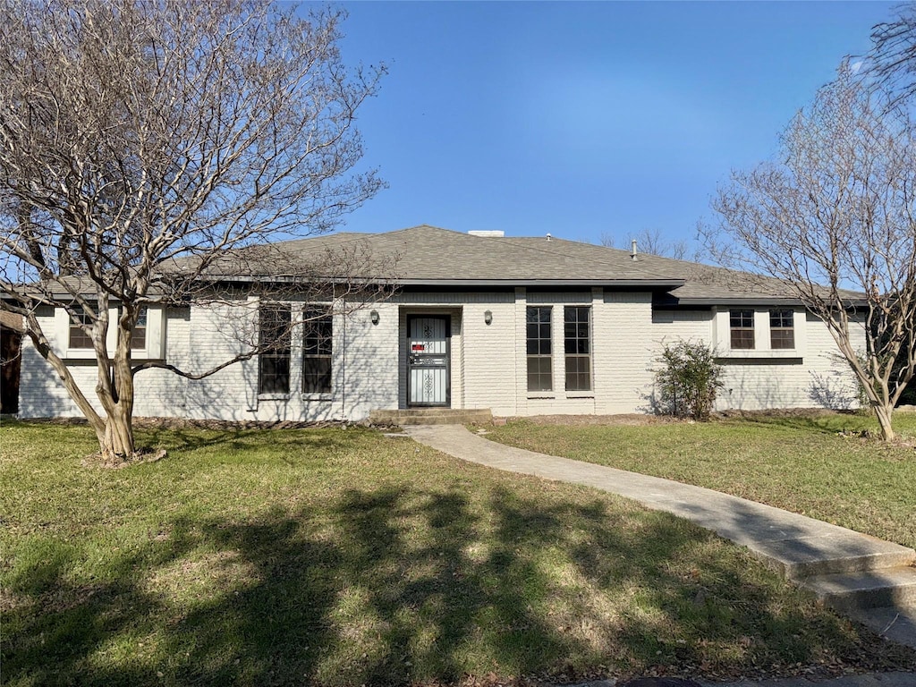 view of front of home with a front yard