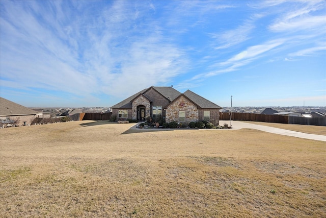 view of front of house featuring a front lawn