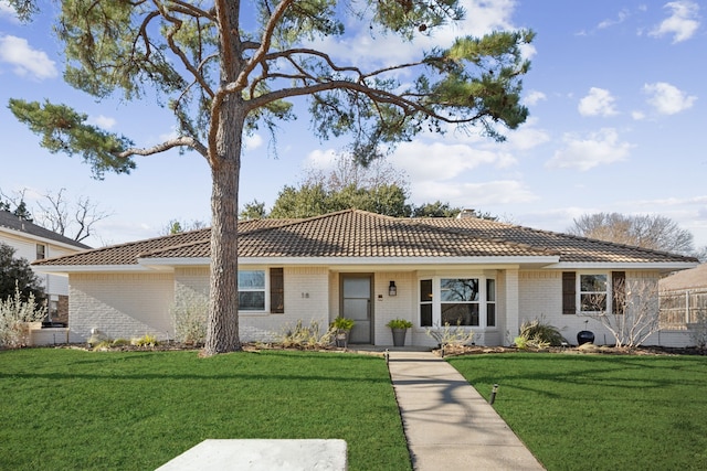 ranch-style home with a front yard