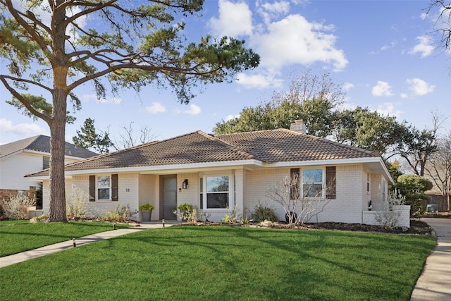 single story home featuring a front yard