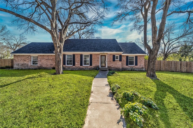 ranch-style house featuring a front yard