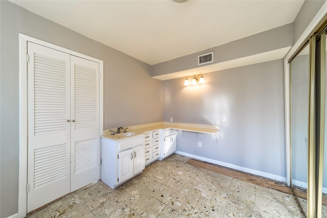 bathroom featuring sink