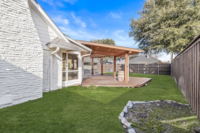 view of yard featuring a patio area