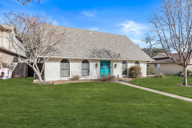 view of front facade with a front lawn