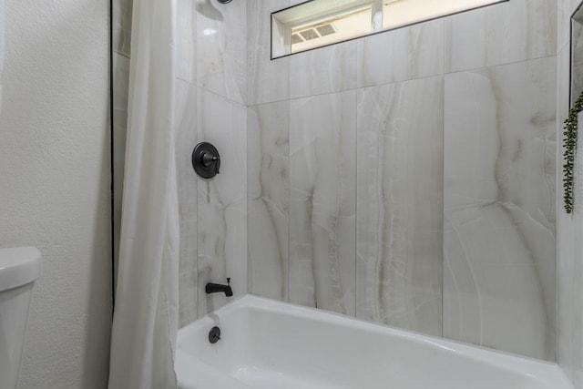 bathroom with shower / bath combo