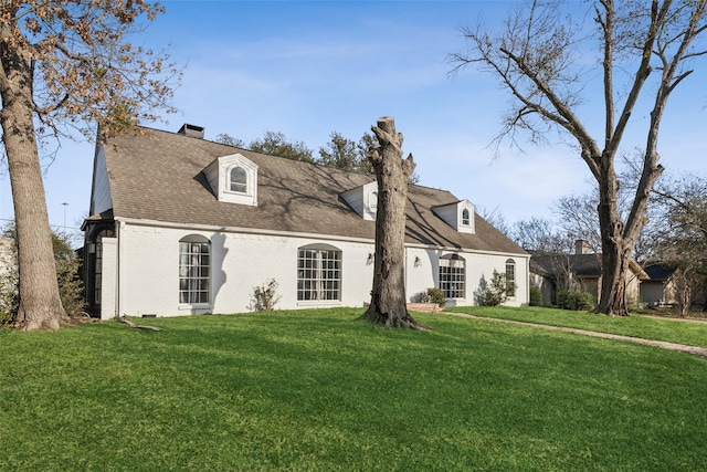 view of front of home with a front yard