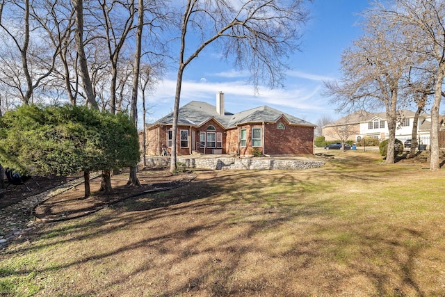 view of front of property with a front yard