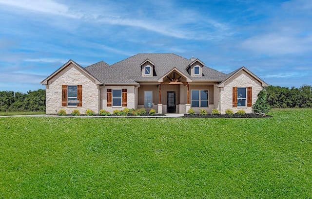 craftsman-style house featuring a front lawn