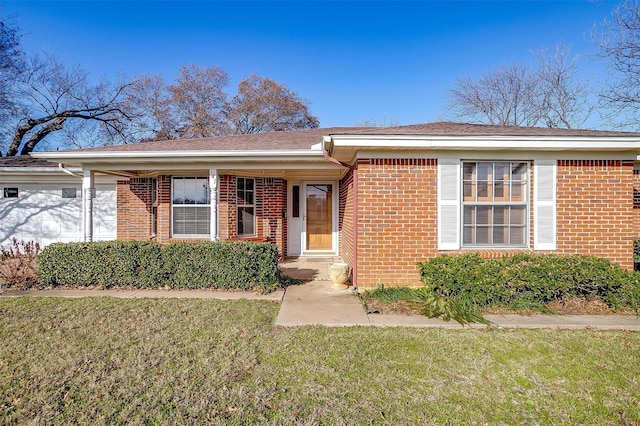 view of front of property with a front lawn