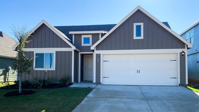 view of front of house with a front yard