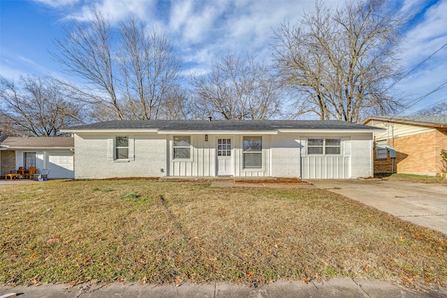 single story home featuring a garage and a front lawn