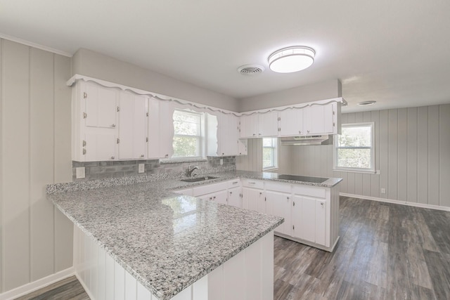 kitchen featuring white cabinetry, black electric cooktop, dark hardwood / wood-style flooring, and kitchen peninsula