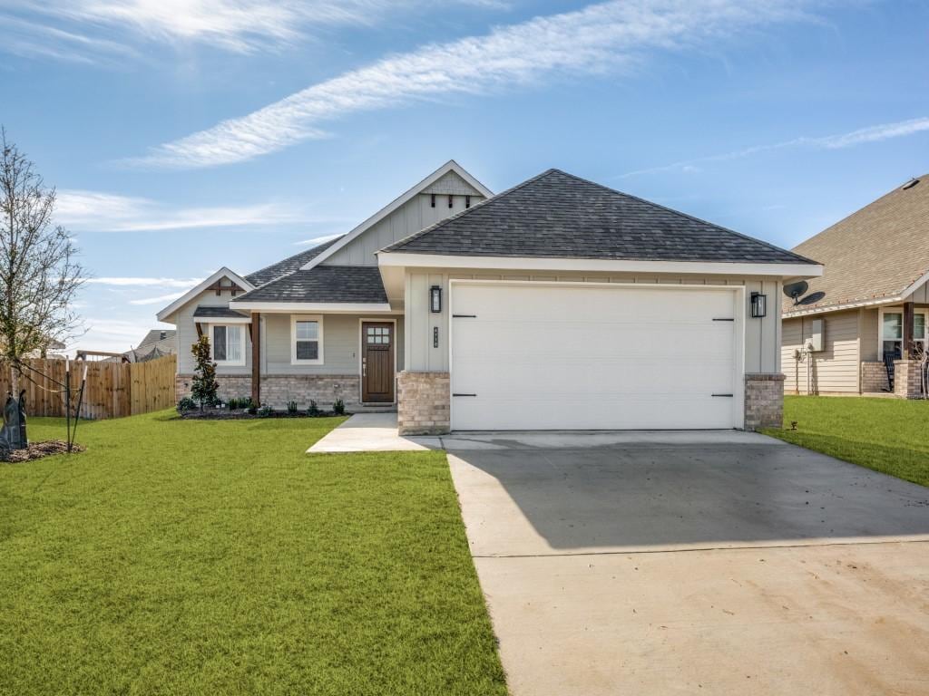 view of front of home featuring a front yard and a garage