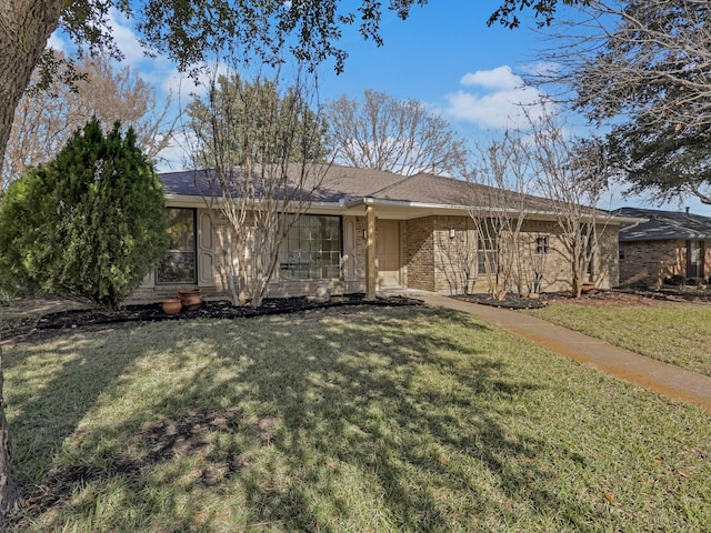 view of front of house with a front lawn