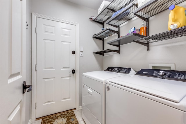 washroom featuring light tile patterned floors and independent washer and dryer