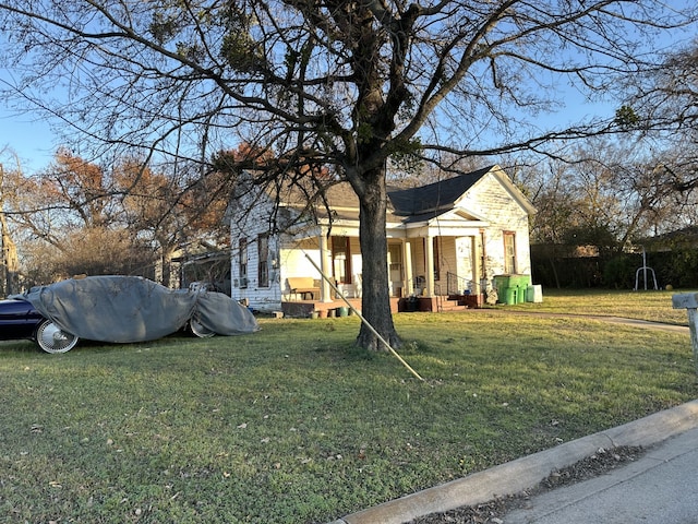 view of front of property with covered porch and a front lawn