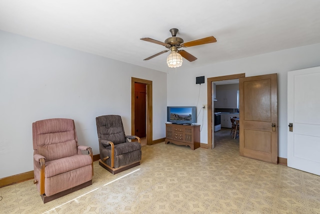 sitting room with ceiling fan