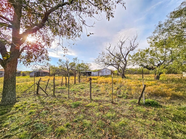 view of yard featuring a rural view