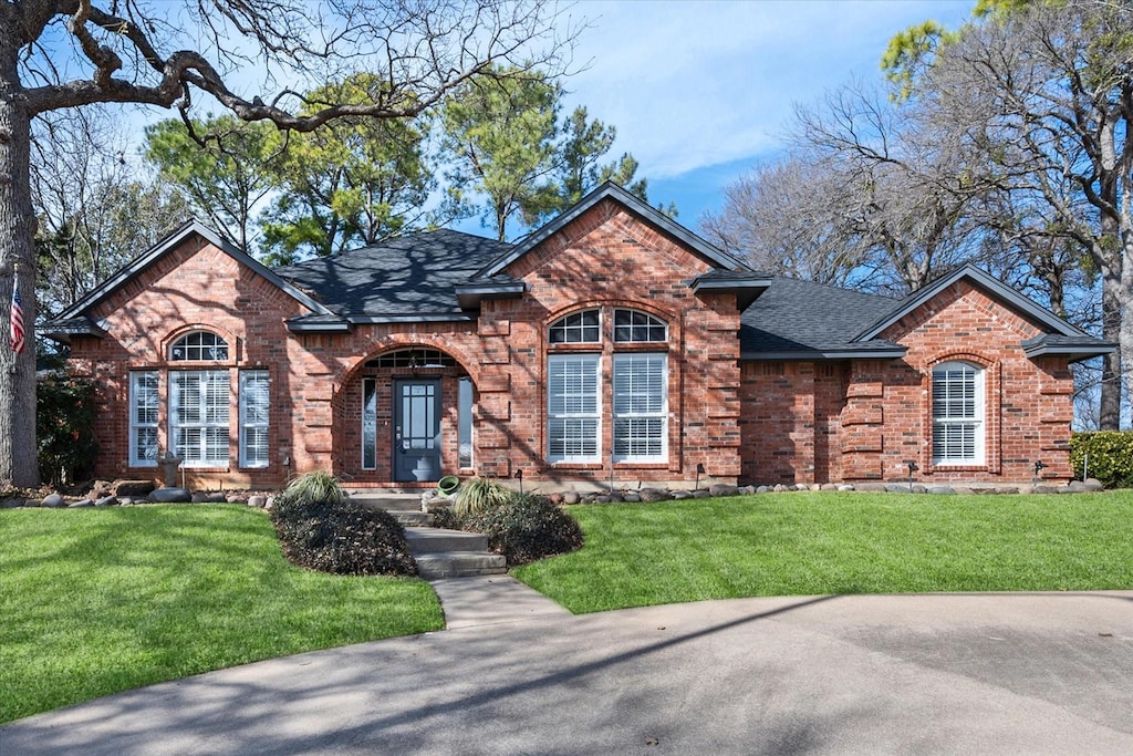 view of front of property with a front lawn