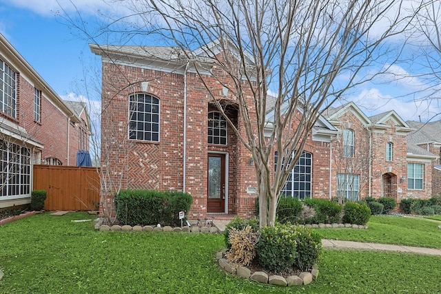 view of front facade featuring a front yard