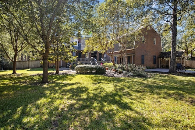 view of yard featuring a patio