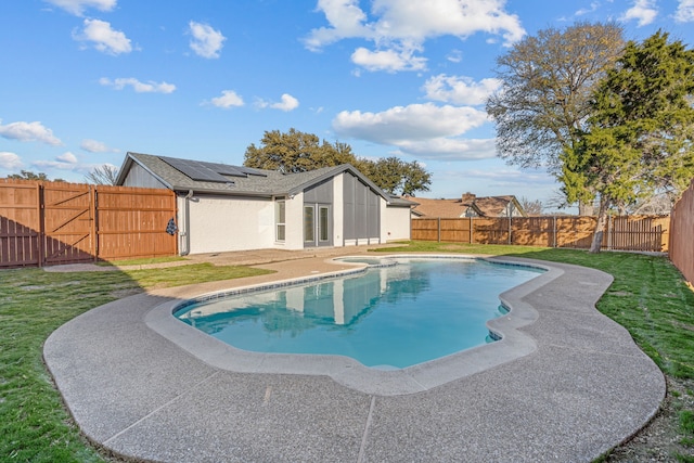 view of pool featuring a lawn