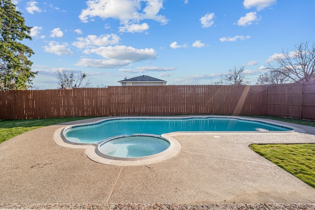 view of swimming pool featuring an in ground hot tub