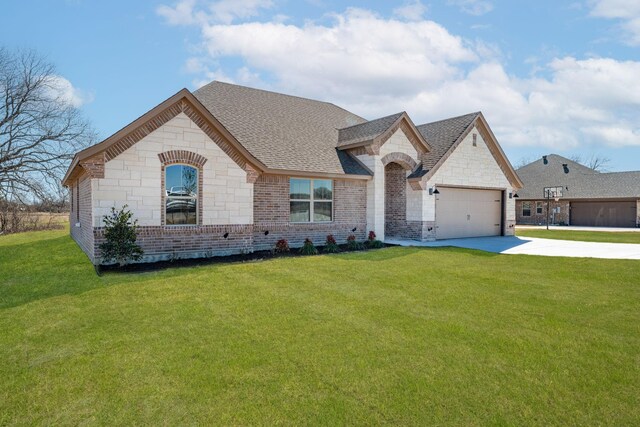 view of front of home featuring a front yard and a garage