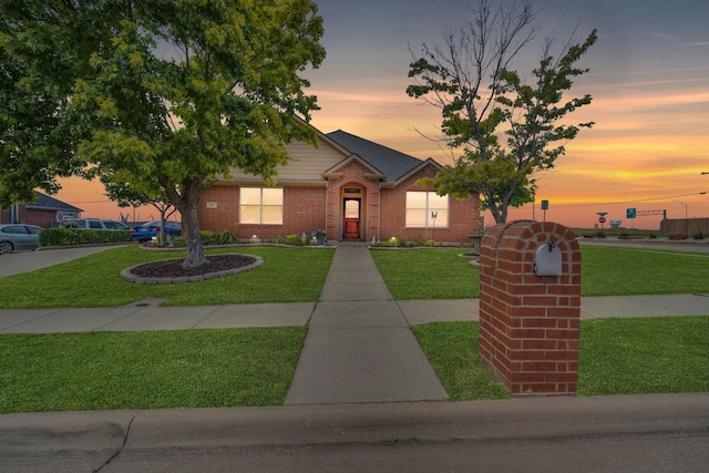 view of front of home featuring a yard