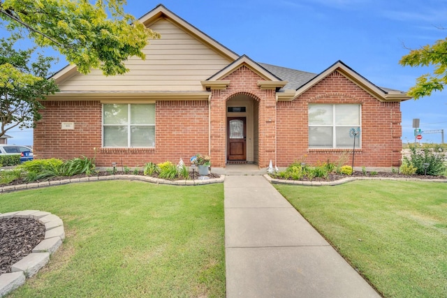 view of front of property with a front yard