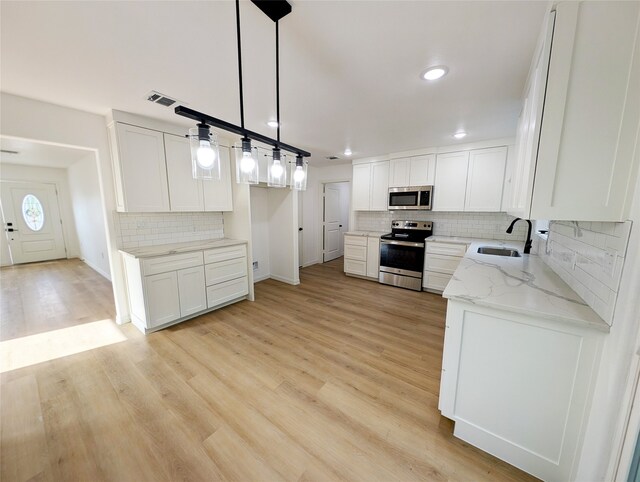 empty room featuring ceiling fan, a healthy amount of sunlight, and light wood-type flooring