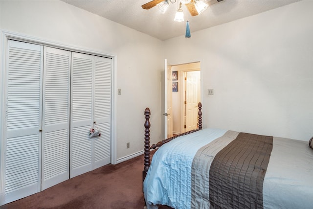 bedroom with ceiling fan, a textured ceiling, a closet, and dark colored carpet