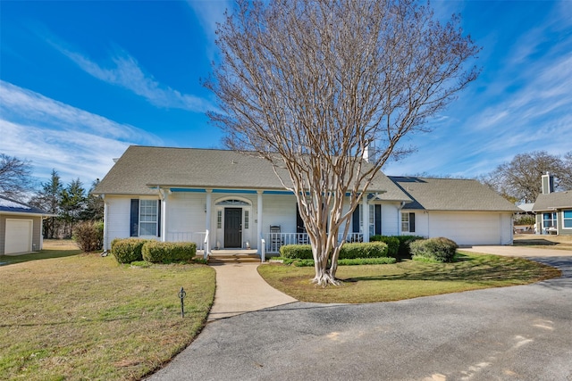 ranch-style home featuring a front lawn and a garage