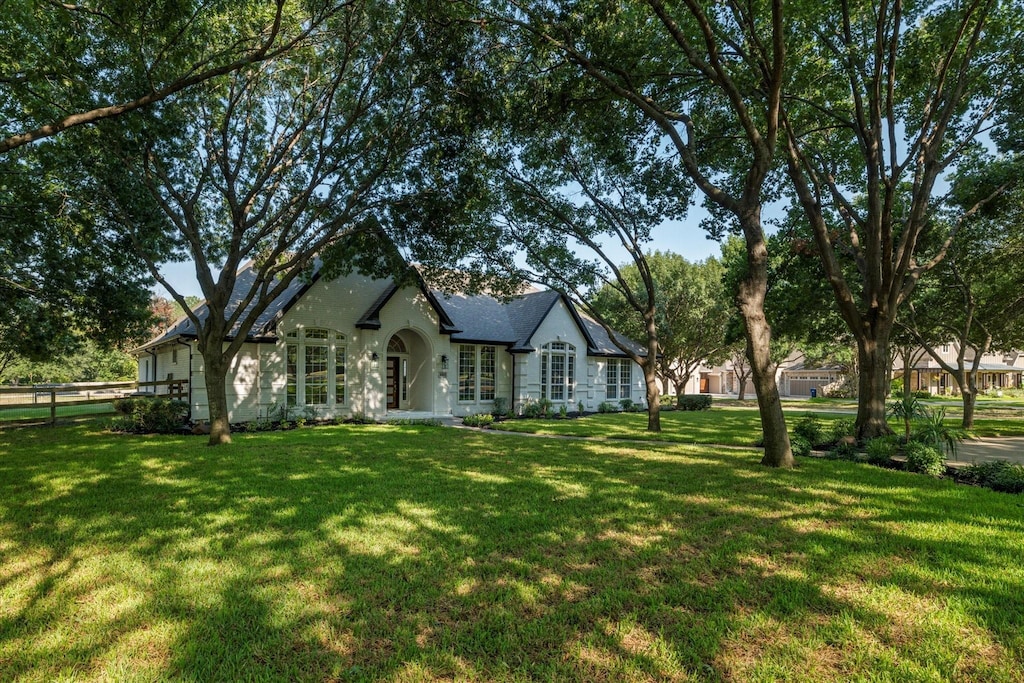 view of front of house with a front lawn