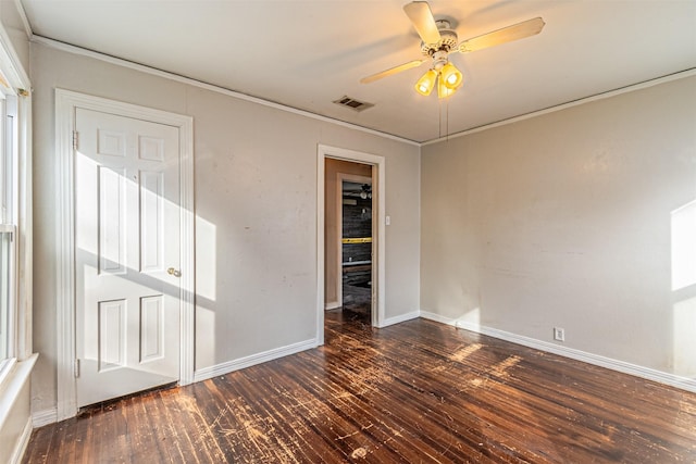 spare room featuring ceiling fan, dark hardwood / wood-style floors, and crown molding