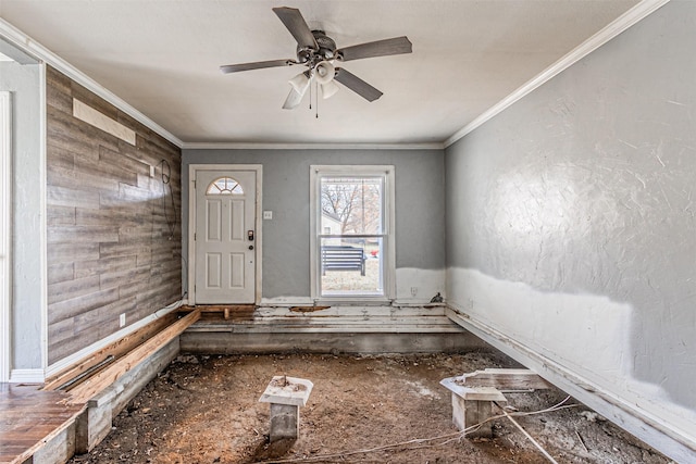 foyer entrance with ceiling fan and crown molding