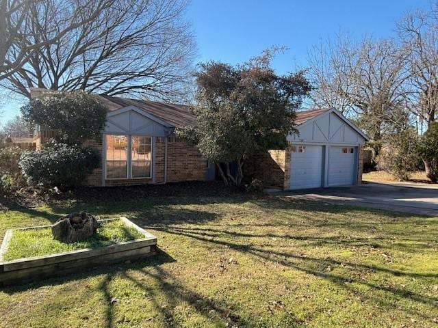 view of yard with a garage